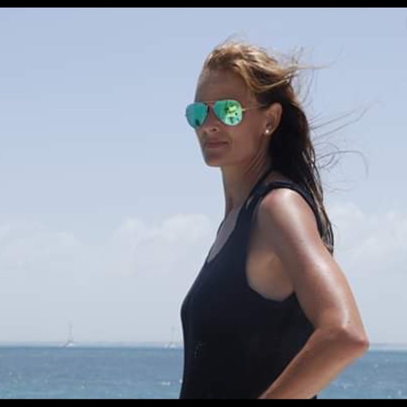 Meet your Posher, Christy - Picture 2 of 3